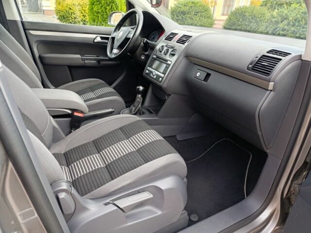 Сірий Фольксваген Туран, об'ємом двигуна 1.6 л та пробігом 213 тис. км за 8600 $, фото 12 на Automoto.ua