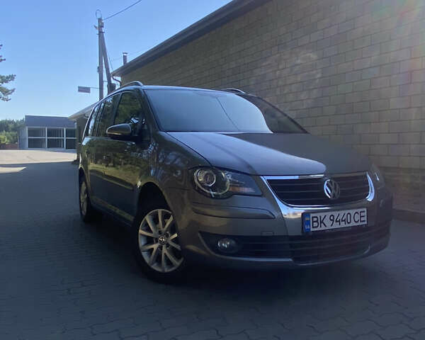 Сірий Фольксваген Туран, об'ємом двигуна 1.9 л та пробігом 238 тис. км за 8750 $, фото 6 на Automoto.ua