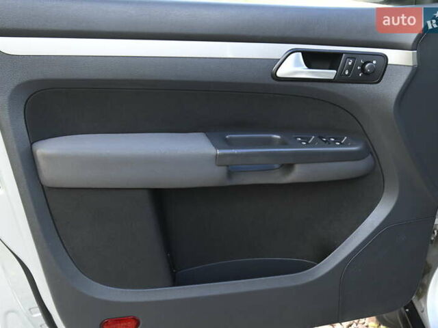 Сірий Фольксваген Туран, об'ємом двигуна 2 л та пробігом 190 тис. км за 9500 $, фото 20 на Automoto.ua