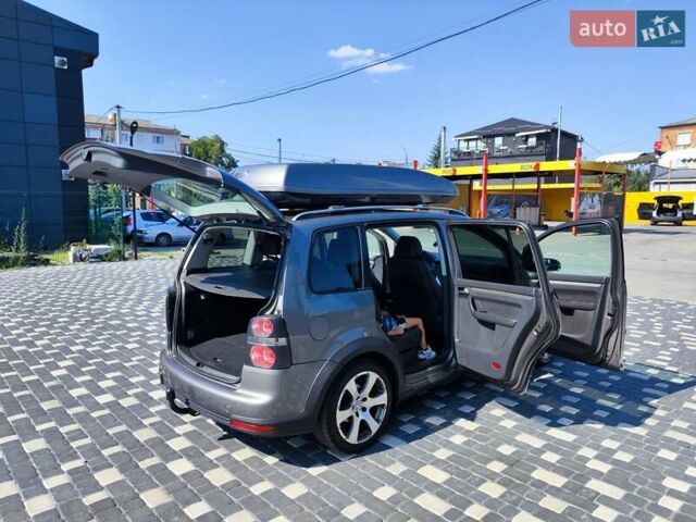 Серый Фольксваген Туран, объемом двигателя 1.9 л и пробегом 310 тыс. км за 7799 $, фото 28 на Automoto.ua