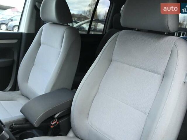 Сірий Фольксваген Туран, об'ємом двигуна 2 л та пробігом 190 тис. км за 9500 $, фото 23 на Automoto.ua