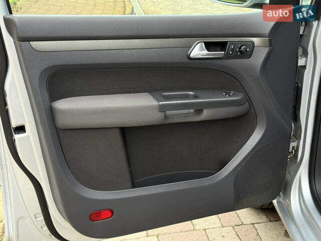 Серый Фольксваген Туран, объемом двигателя 1.6 л и пробегом 174 тыс. км за 7550 $, фото 24 на Automoto.ua