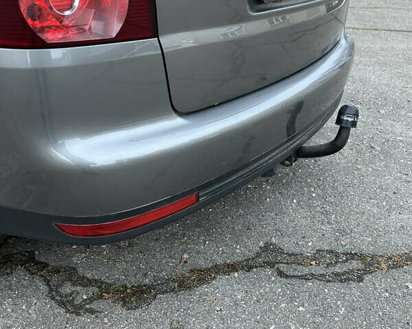 Серый Фольксваген Туран, объемом двигателя 1.6 л и пробегом 225 тыс. км за 8199 $, фото 22 на Automoto.ua