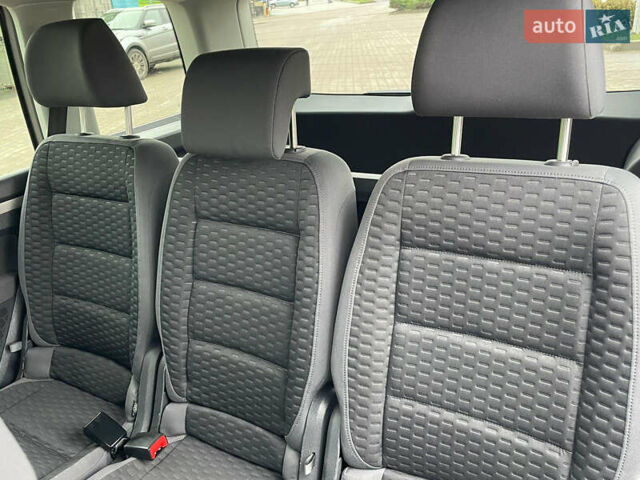 Серый Фольксваген Туран, объемом двигателя 1.6 л и пробегом 196 тыс. км за 8999 $, фото 146 на Automoto.ua