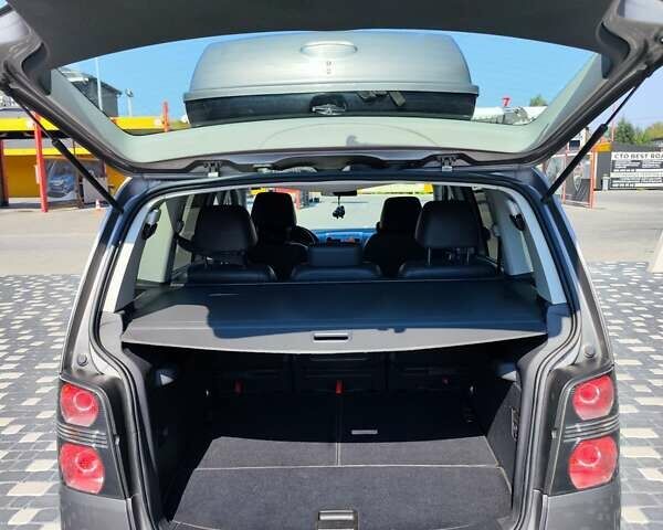 Серый Фольксваген Туран, объемом двигателя 1.9 л и пробегом 310 тыс. км за 7799 $, фото 11 на Automoto.ua