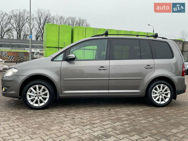 Серый Фольксваген Туран, объемом двигателя 1.6 л и пробегом 196 тыс. км за 8999 $, фото 93 на Automoto.ua