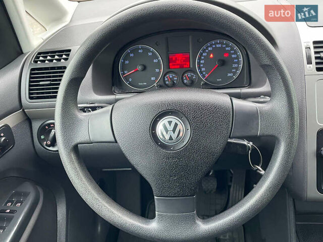 Серый Фольксваген Туран, объемом двигателя 1.6 л и пробегом 196 тыс. км за 8999 $, фото 32 на Automoto.ua
