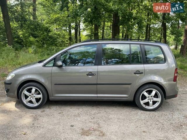 Серый Фольксваген Туран, объемом двигателя 1.6 л и пробегом 211 тыс. км за 9150 $, фото 8 на Automoto.ua