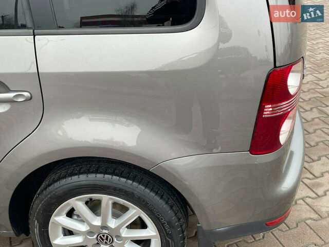 Серый Фольксваген Туран, объемом двигателя 1.6 л и пробегом 196 тыс. км за 8999 $, фото 84 на Automoto.ua