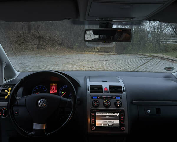 Сірий Фольксваген Туран, об'ємом двигуна 1.39 л та пробігом 182 тис. км за 7950 $, фото 39 на Automoto.ua