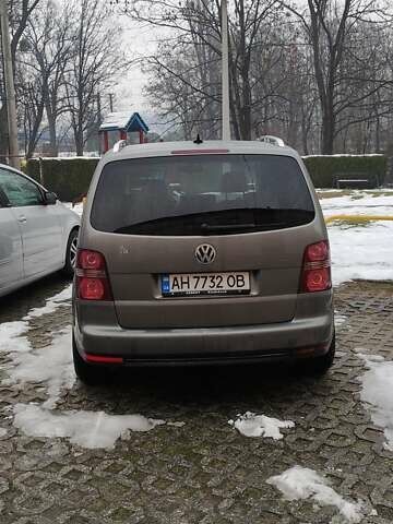 Серый Фольксваген Туран, объемом двигателя 2 л и пробегом 198 тыс. км за 7600 $, фото 3 на Automoto.ua