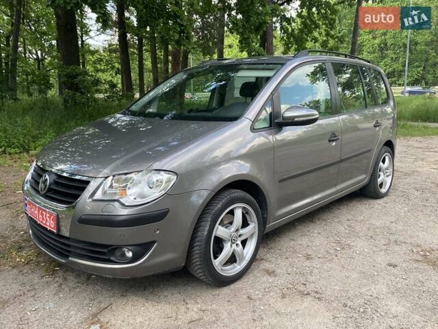 Серый Фольксваген Туран, объемом двигателя 1.6 л и пробегом 211 тыс. км за 9150 $, фото 9 на Automoto.ua