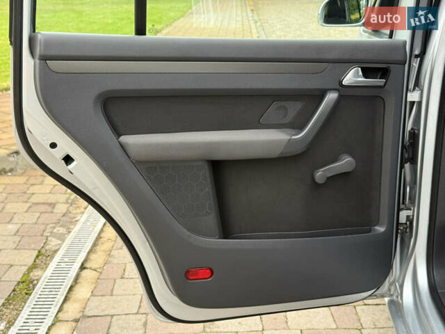 Серый Фольксваген Туран, объемом двигателя 1.6 л и пробегом 174 тыс. км за 7550 $, фото 35 на Automoto.ua