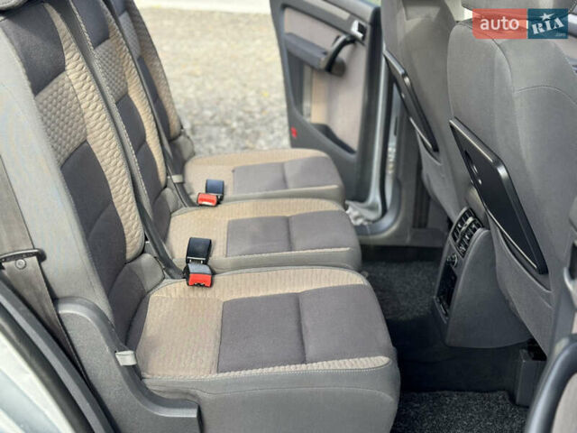 Сірий Фольксваген Туран, об'ємом двигуна 1.4 л та пробігом 197 тис. км за 7690 $, фото 35 на Automoto.ua