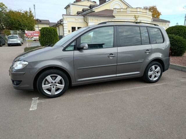 Сірий Фольксваген Туран, об'ємом двигуна 1.6 л та пробігом 213 тис. км за 8600 $, фото 2 на Automoto.ua