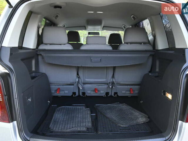 Сірий Фольксваген Туран, об'ємом двигуна 2 л та пробігом 190 тис. км за 9500 $, фото 53 на Automoto.ua