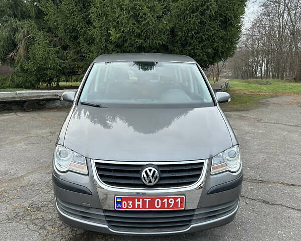 Серый Фольксваген Туран, объемом двигателя 1.6 л и пробегом 225 тыс. км за 8199 $, фото 3 на Automoto.ua