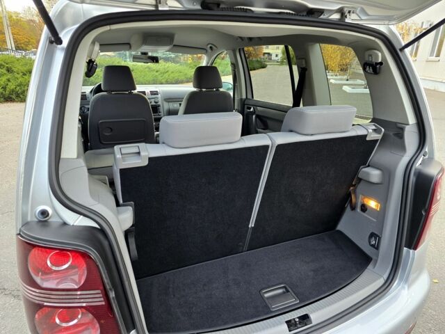 Сірий Фольксваген Туран, об'ємом двигуна 1.4 л та пробігом 190 тис. км за 6800 $, фото 21 на Automoto.ua