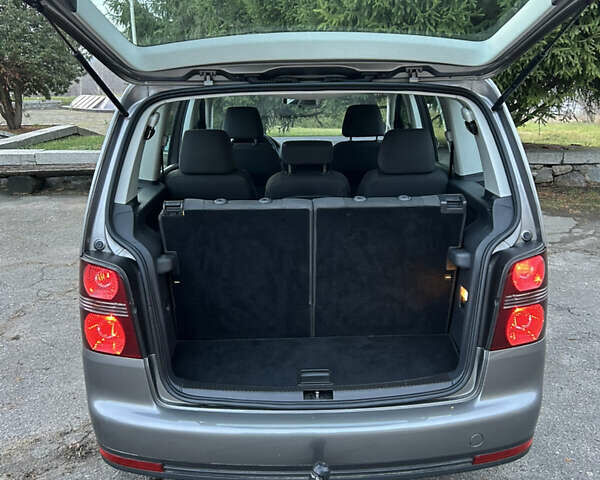 Серый Фольксваген Туран, объемом двигателя 1.6 л и пробегом 225 тыс. км за 8199 $, фото 34 на Automoto.ua