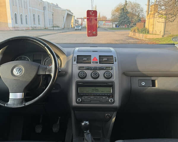 Сірий Фольксваген Туран, об'ємом двигуна 1.6 л та пробігом 191 тис. км за 7700 $, фото 6 на Automoto.ua