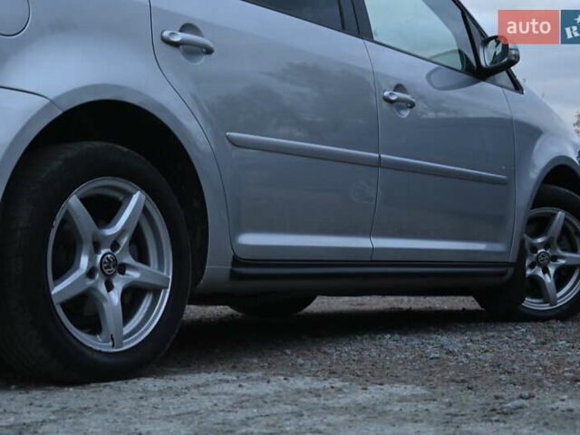Сірий Фольксваген Туран, об'ємом двигуна 2 л та пробігом 190 тис. км за 9500 $, фото 16 на Automoto.ua