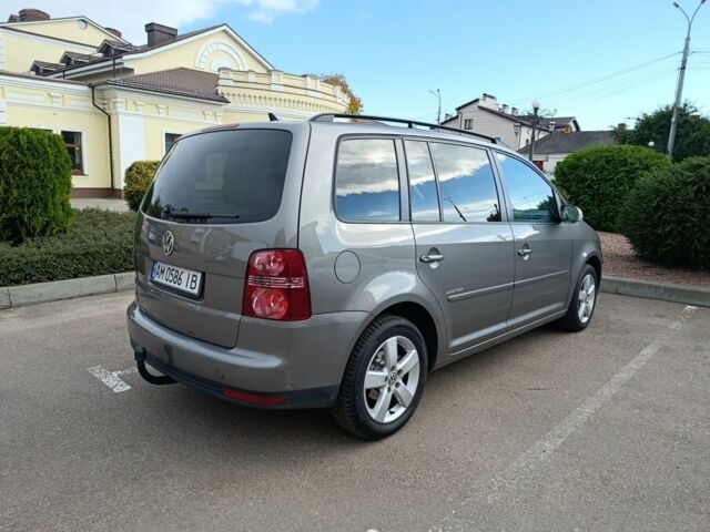 Сірий Фольксваген Туран, об'ємом двигуна 1.6 л та пробігом 213 тис. км за 8600 $, фото 5 на Automoto.ua