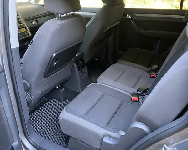 Сірий Фольксваген Туран, об'ємом двигуна 1.9 л та пробігом 238 тис. км за 8750 $, фото 19 на Automoto.ua