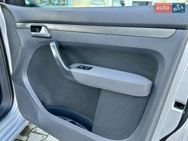 Серый Фольксваген Туран, объемом двигателя 1.6 л и пробегом 190 тыс. км за 7200 $, фото 59 на Automoto.ua