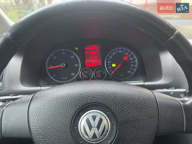 Серый Фольксваген Туран, объемом двигателя 1.9 л и пробегом 360 тыс. км за 3950 $, фото 10 на Automoto.ua