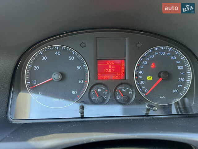 Серый Фольксваген Туран, объемом двигателя 1.4 л и пробегом 235 тыс. км за 7450 $, фото 16 на Automoto.ua