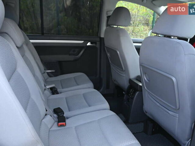 Сірий Фольксваген Туран, об'ємом двигуна 2 л та пробігом 190 тис. км за 9500 $, фото 43 на Automoto.ua