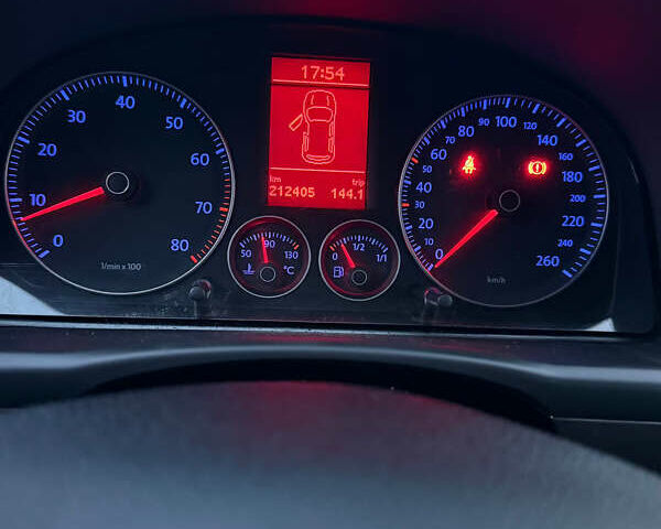 Сірий Фольксваген Туран, об'ємом двигуна 1.6 л та пробігом 212 тис. км за 8499 $, фото 37 на Automoto.ua