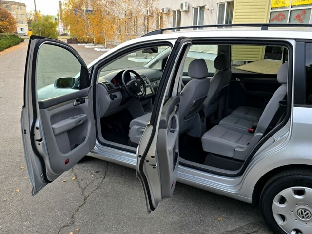 Сірий Фольксваген Туран, об'ємом двигуна 1.4 л та пробігом 190 тис. км за 6800 $, фото 20 на Automoto.ua