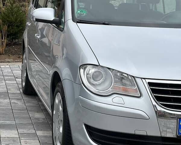 Серый Фольксваген Туран, объемом двигателя 1.6 л и пробегом 198 тыс. км за 8399 $, фото 8 на Automoto.ua