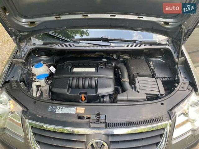 Серый Фольксваген Туран, объемом двигателя 1.6 л и пробегом 211 тыс. км за 9150 $, фото 31 на Automoto.ua