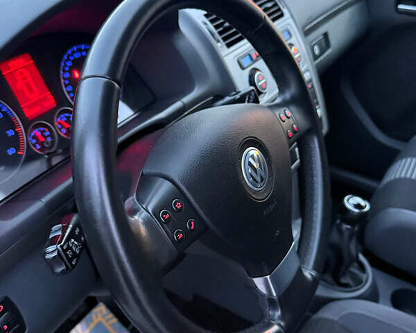 Сірий Фольксваген Туран, об'ємом двигуна 1.6 л та пробігом 212 тис. км за 8499 $, фото 40 на Automoto.ua