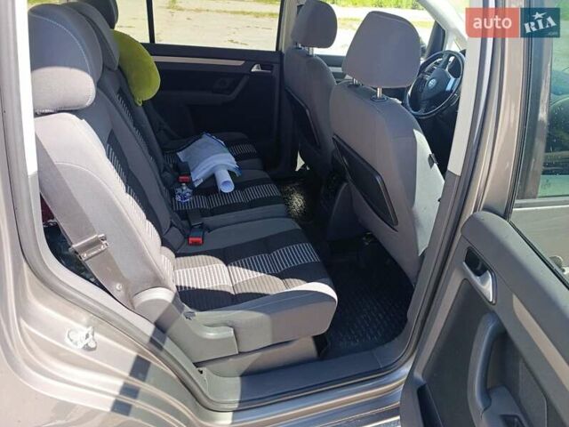 Серый Фольксваген Туран, объемом двигателя 1.9 л и пробегом 237 тыс. км за 7600 $, фото 21 на Automoto.ua