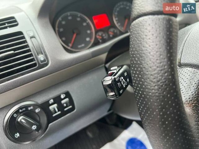 Серый Фольксваген Туран, объемом двигателя 1.6 л и пробегом 198 тыс. км за 8399 $, фото 59 на Automoto.ua