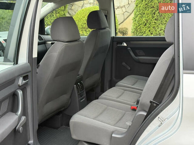 Серый Фольксваген Туран, объемом двигателя 1.6 л и пробегом 174 тыс. км за 7550 $, фото 36 на Automoto.ua