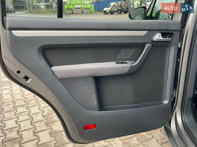 Серый Фольксваген Туран, объемом двигателя 1.6 л и пробегом 196 тыс. км за 8999 $, фото 40 на Automoto.ua