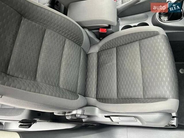 Серый Фольксваген Туран, объемом двигателя 1.6 л и пробегом 198 тыс. км за 8399 $, фото 63 на Automoto.ua