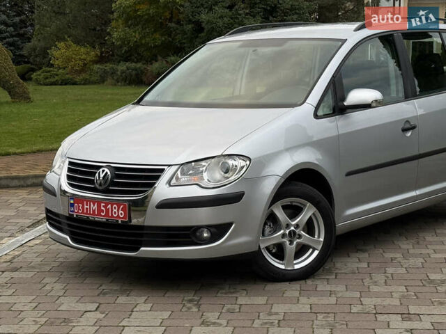 Серый Фольксваген Туран, объемом двигателя 1.6 л и пробегом 174 тыс. км за 7550 $, фото 1 на Automoto.ua