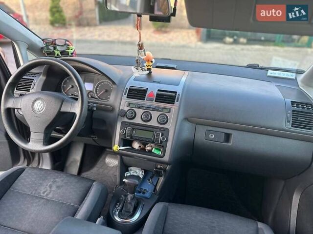 Серый Фольксваген Туран, объемом двигателя 2 л и пробегом 214 тыс. км за 5999 $, фото 12 на Automoto.ua