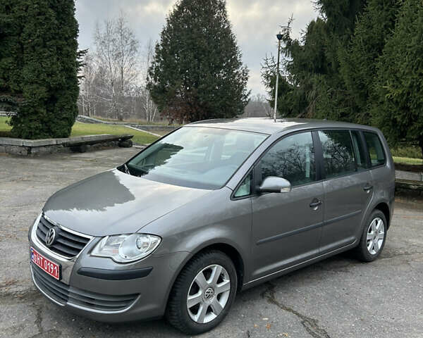 Серый Фольксваген Туран, объемом двигателя 1.6 л и пробегом 225 тыс. км за 8199 $, фото 7 на Automoto.ua