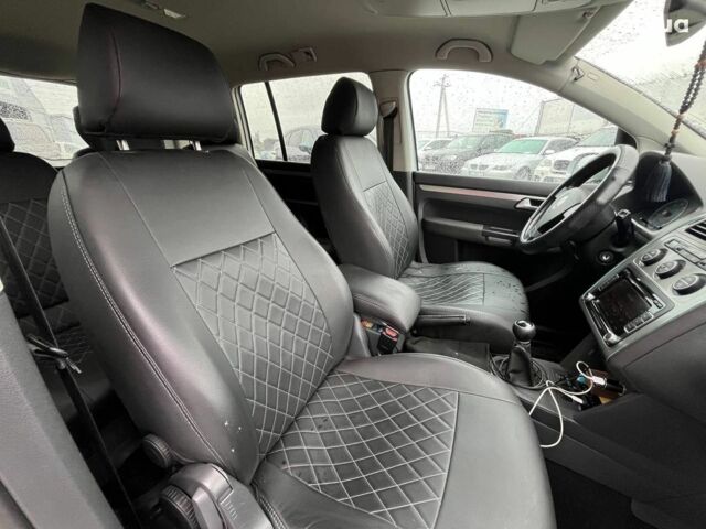 Серый Фольксваген Туран, объемом двигателя 1.4 л и пробегом 256 тыс. км за 7490 $, фото 5 на Automoto.ua