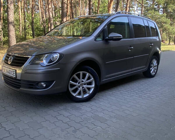 Сірий Фольксваген Туран, об'ємом двигуна 1.9 л та пробігом 238 тис. км за 8750 $, фото 3 на Automoto.ua