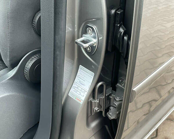 Серый Фольксваген Туран, объемом двигателя 1.6 л и пробегом 196 тыс. км за 8999 $, фото 103 на Automoto.ua