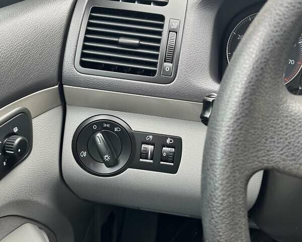 Сірий Фольксваген Туран, об'ємом двигуна 1.39 л та пробігом 204 тис. км за 7100 $, фото 20 на Automoto.ua