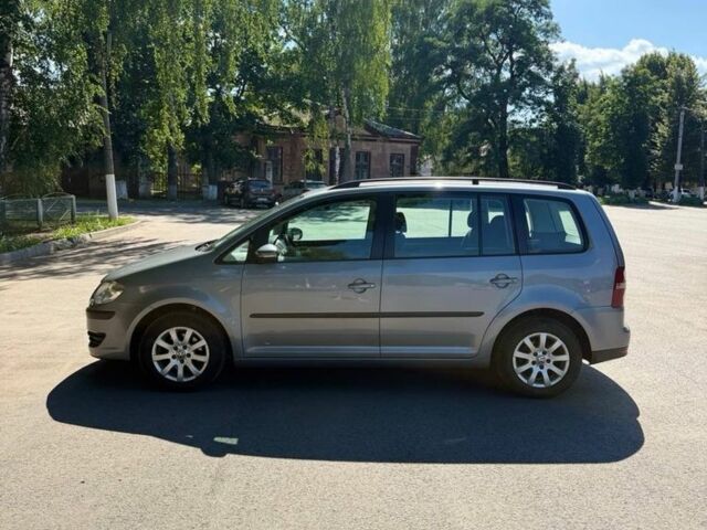 Серый Фольксваген Туран, объемом двигателя 1.9 л и пробегом 235 тыс. км за 9100 $, фото 2 на Automoto.ua