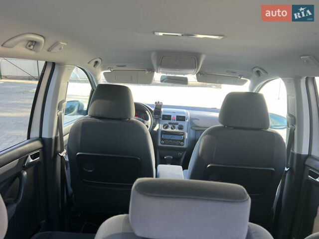 Серый Фольксваген Туран, объемом двигателя 1.4 л и пробегом 235 тыс. км за 7450 $, фото 28 на Automoto.ua